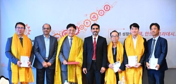 Nara Lokesh (fourth from left), Andhra Pradesh's Minister for Information Technology, Electronics and Communications, Real Time Governance and Human Resources Development, poses for a commemorative photo with officials from the Andhra Pradesh government and Sunic Systems. (Photo: Sunic Systems)