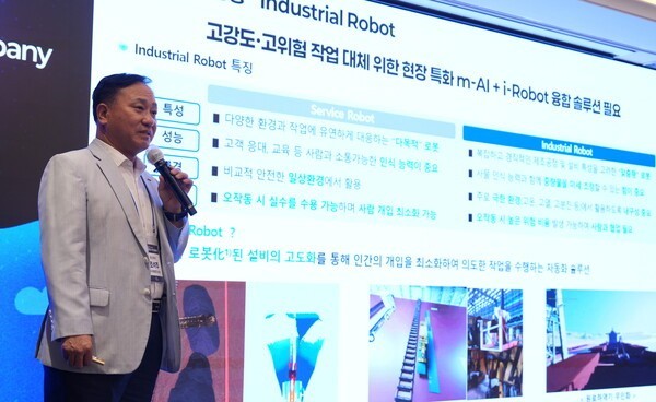 Cho Seok-joo, executive vice president and head of the AX Research Institute at POSCO DX, presents the company's physical AI strategy during a press briefing on July 29. (Photo: POSCO DX)