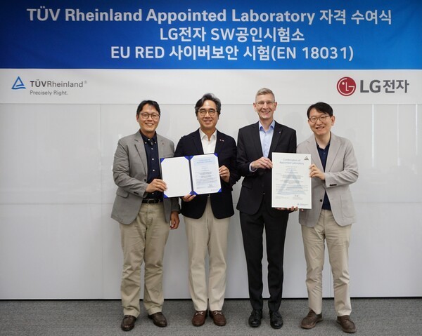 From left, Shim Woo-gon, head of LG Electronics' SW Engineering Research Center; Kim Dong-wook, head of LG Electronics' SW Center; Frank Juettner, chief executive officer of TÜV Rheinland Korea; and Lim Hyo-jun, head of LG Electronics' Next-Generation Computing Research Center, pose at a qualification award ceremony held at TÜV Rheinland Korea headquarters on Aug. 10. (Photo: LG Electronics)