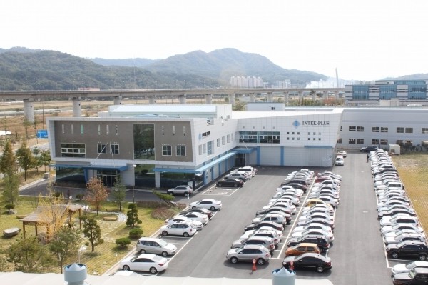 INTEKPLUS Wins First Glass Substrate Inspection Equipment Order in Japan