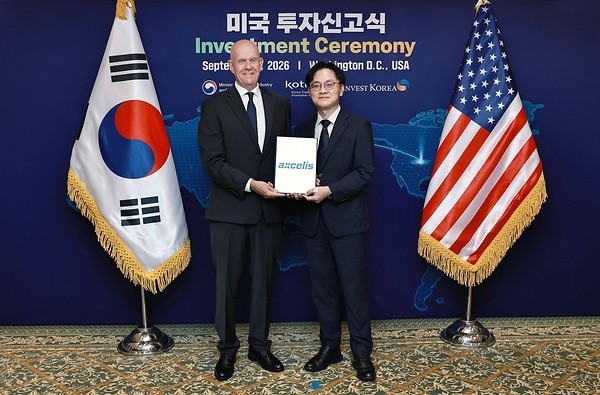 Robert Mahoney, left, Executive Vice President of Global Operations at Axcelis, participates in an investment declaration ceremony. (Photo: Axcelis)