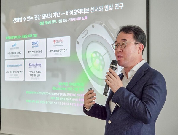Choi Jong-min, executive vice president of the Digital Health Team at Samsung Electronics’ MX Business, introduces heart health management technologies for Galaxy Watch and the Samsung Health app. (Photo: Samsung Electronics)