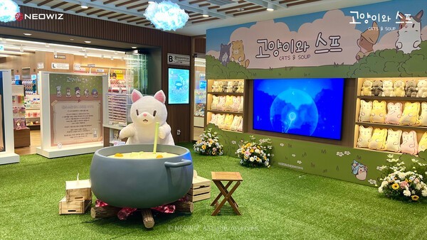 NEOWIZ has opened a “Cats & Soup” collaboration pop-up store with Youngpoong Bookstore. (Photo: NEOWIZ)