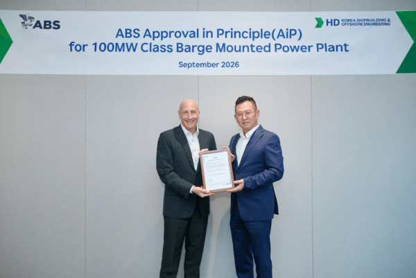Lee Dong-jin, head of basic design at HD KSOE, right, and Francis Jenco, vice president at ABS. (Photo: THE ELEC)