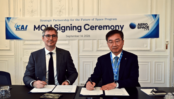 (From left) Aerospacelab CEO Benoît Deper and KAI Executive Vice President Kim Ji-hong.