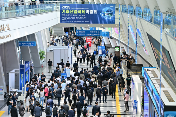 The World Climate Industry Expo (WCE) is Korea's leading international exhibition for the climate and energy sectors and has been held for four consecutive years since its launch. It takes place at BEXCO in Busan in late summer each year.