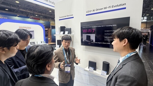 LG Uplus Home Device Development Team employees explain the company's AI-powered next-generation Wi-Fi technology to visitors at its Network X 2026 exhibition booth. (Photo: LG Uplus)